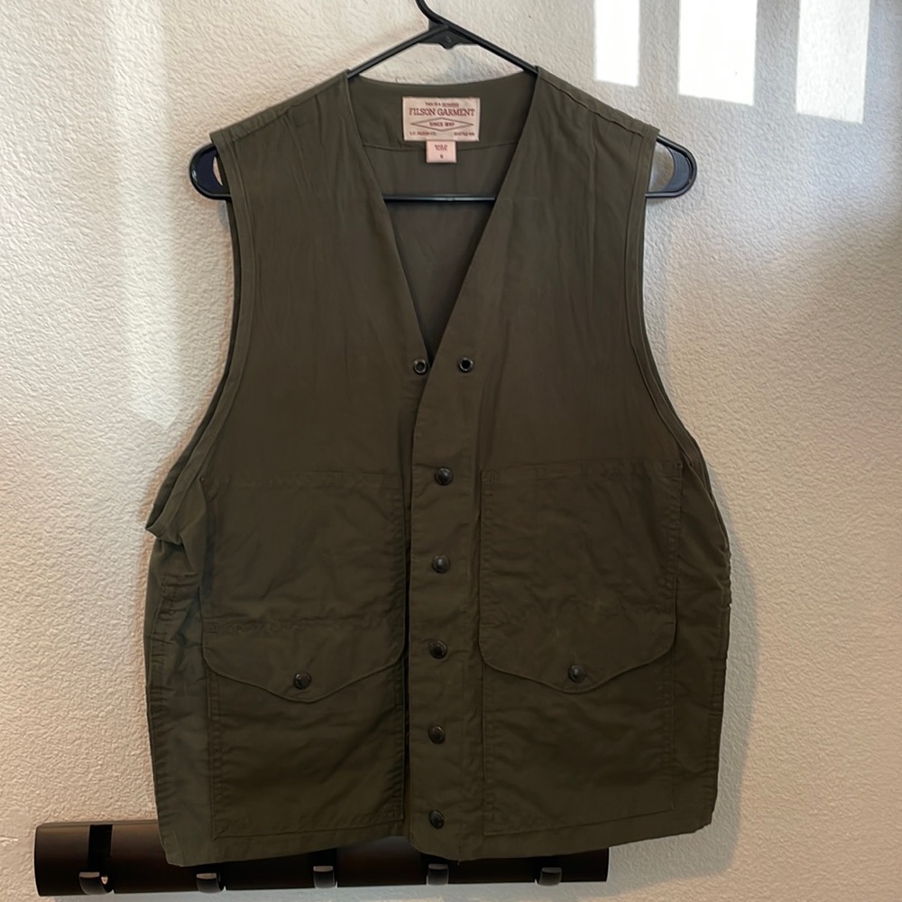 Men’s Filson lightweight utility vest size M olive green